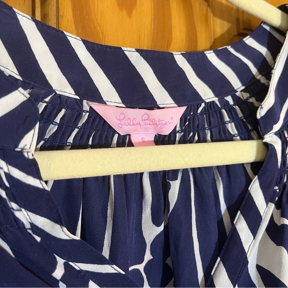 Lilly Pulitzer 100% Silk Blouse Shell Striped navy blue Size Small - Picture 8 of 8